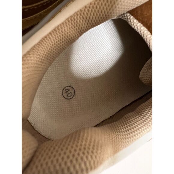 Unbranded platform sneakers in retro colors/style. Size 9(W). - Picture 9 of 9